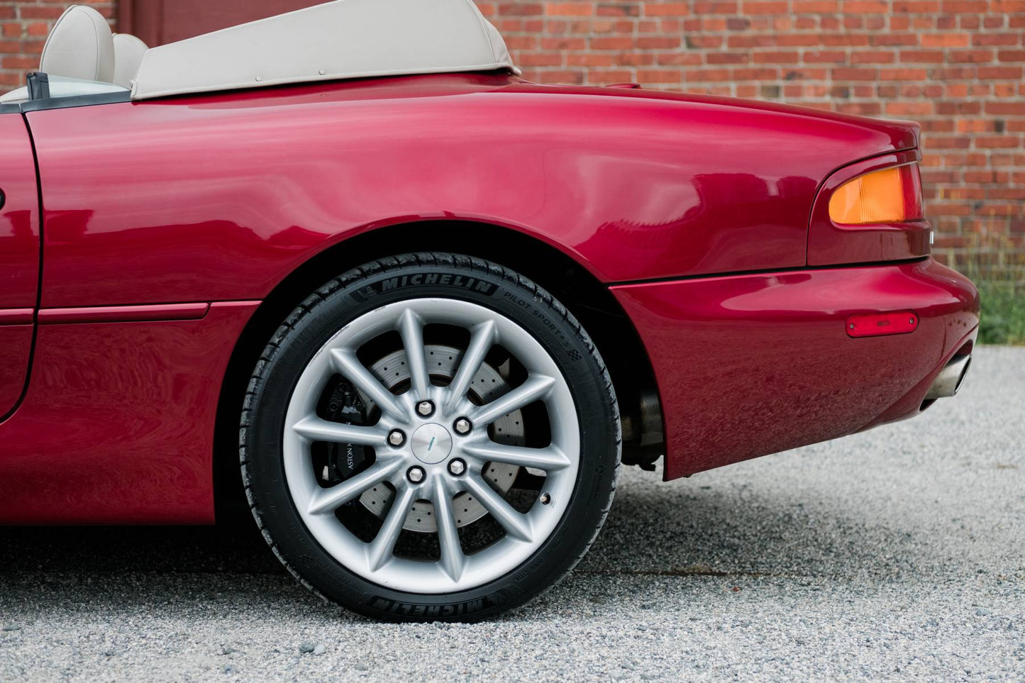 2000 Aston Martin DB7 V12 Vantage Volante