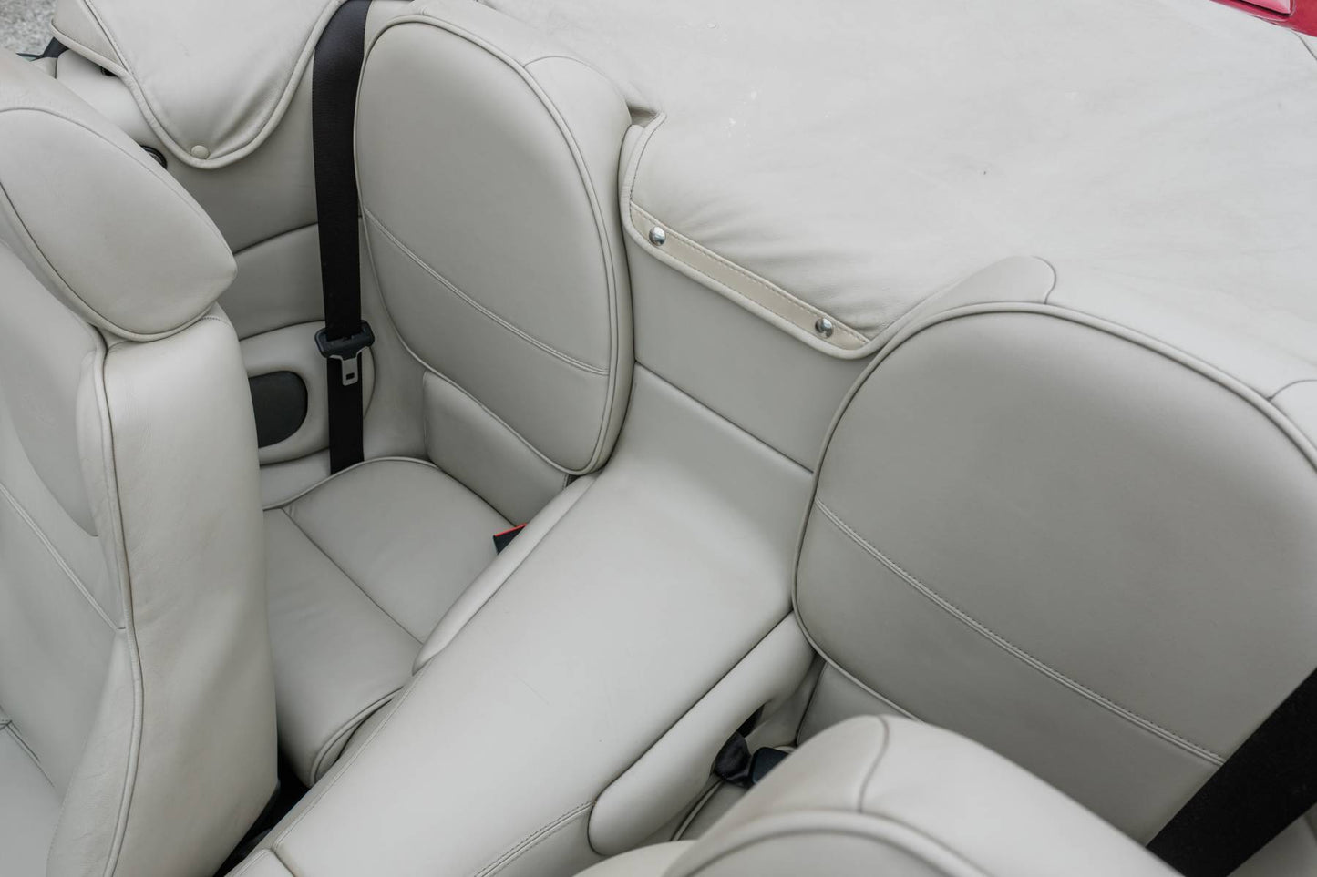 2000 Aston Martin DB7 V12 Vantage Volante