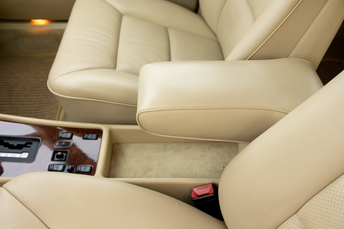 1989 Mercedes-Benz 560 SEL