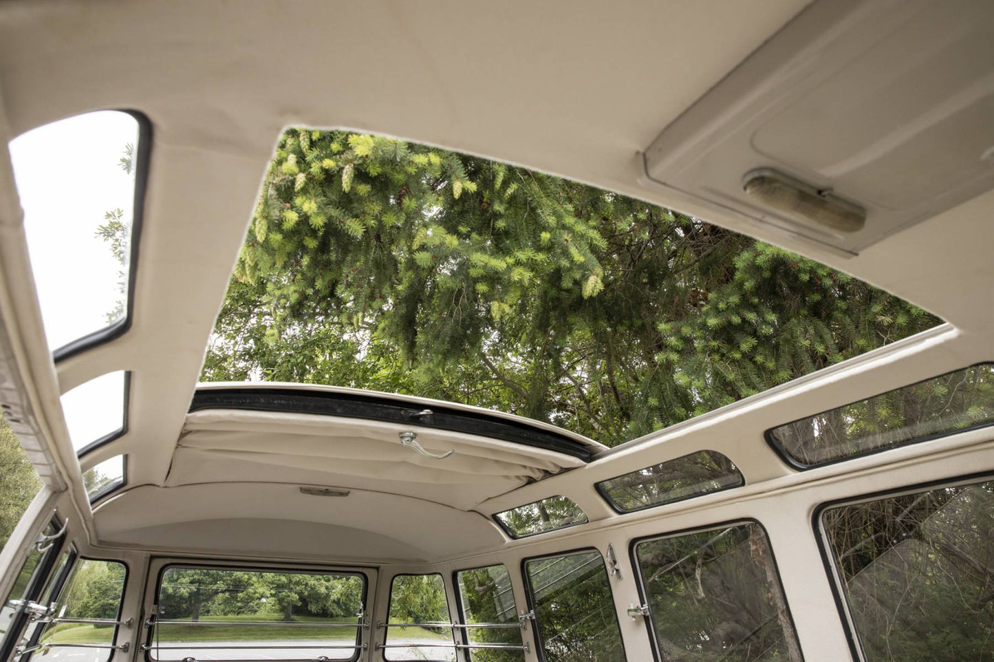 1962 VW Microbus 23-Window Samba