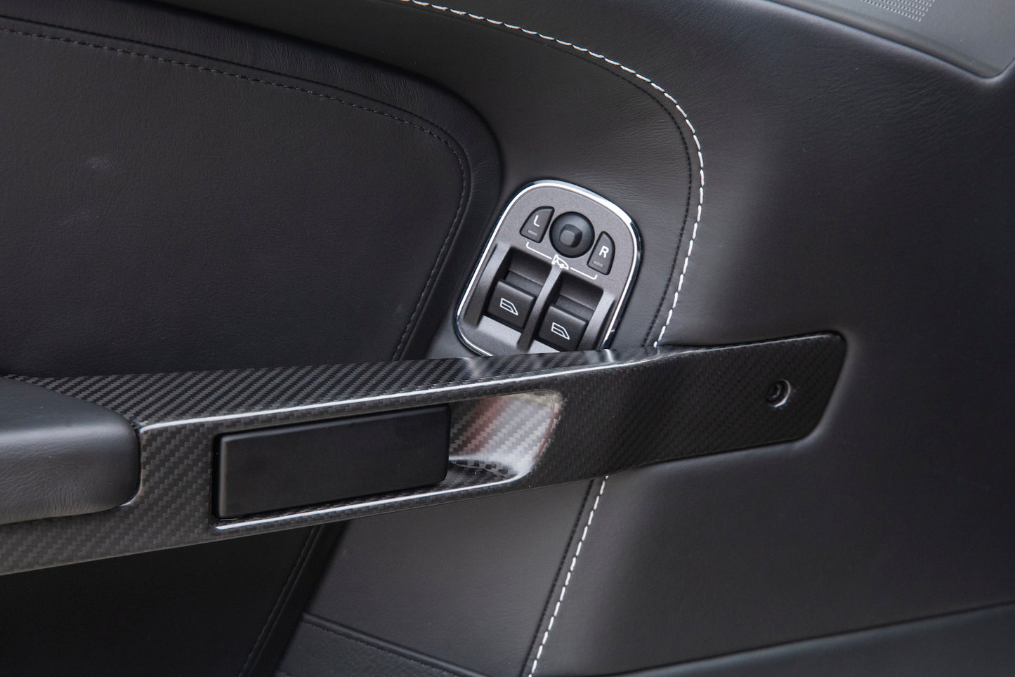 2012 Aston Martin V12 Vantage Manual