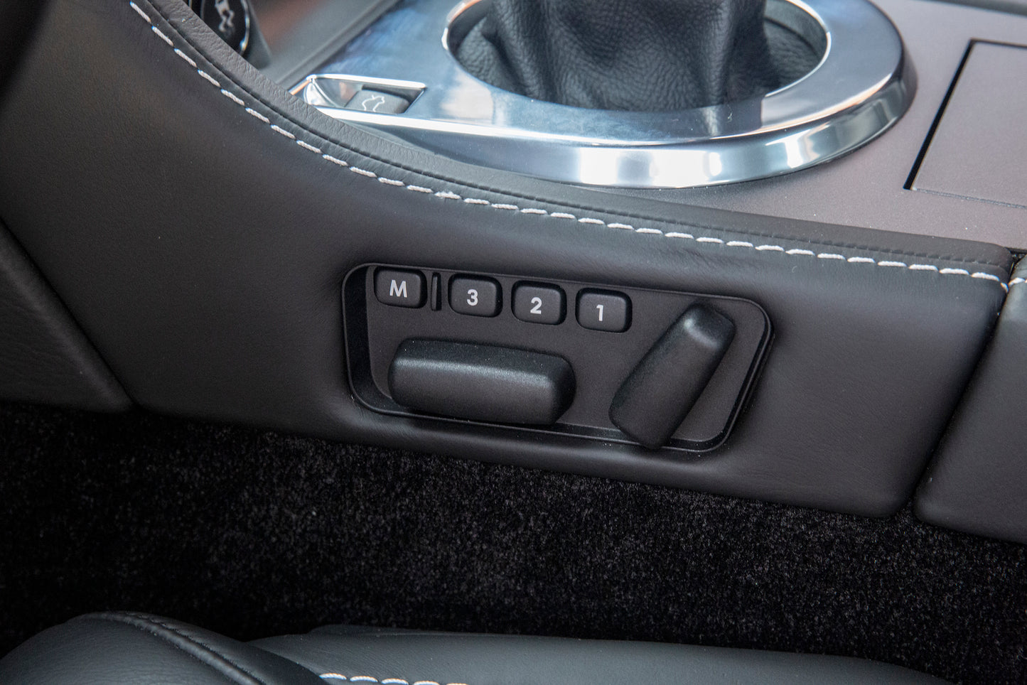 2012 Aston Martin V12 Vantage Manual