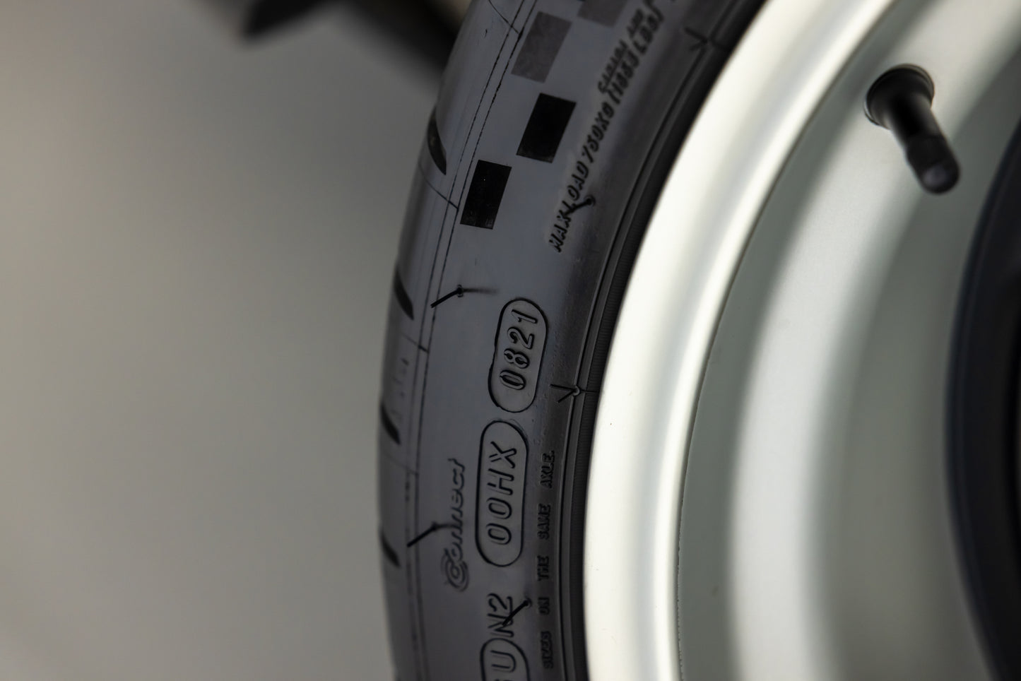 1989 Porsche 911 DLS by Singer