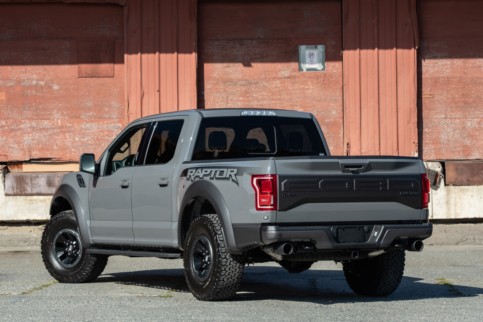 Русский раптор. Ford f-150 SVT Raptor. Ford Raptor f150 SVT 2018. Форд f150 Raptor SVT. Ford f150 SVT Raptor старый.